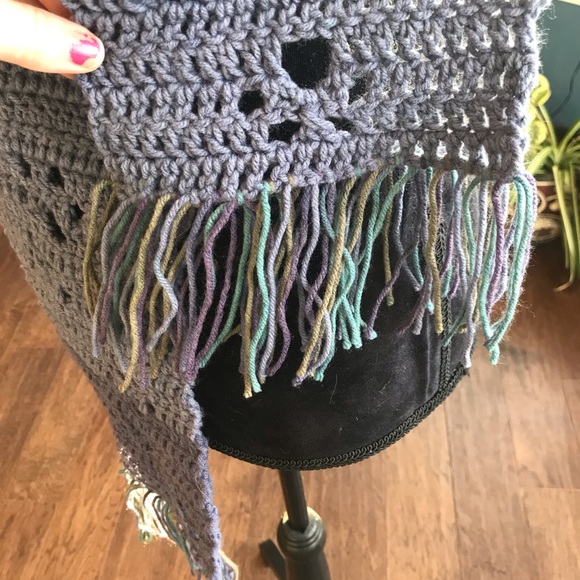 Handmade Crotched Paw Print Scarf - Picture 3 of 3